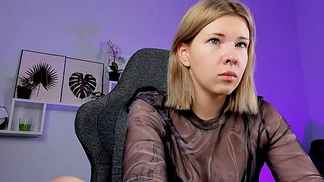 Snapshot of AliceSunday chatting on 12.21.24 AliceSunday online show from 12.21.24