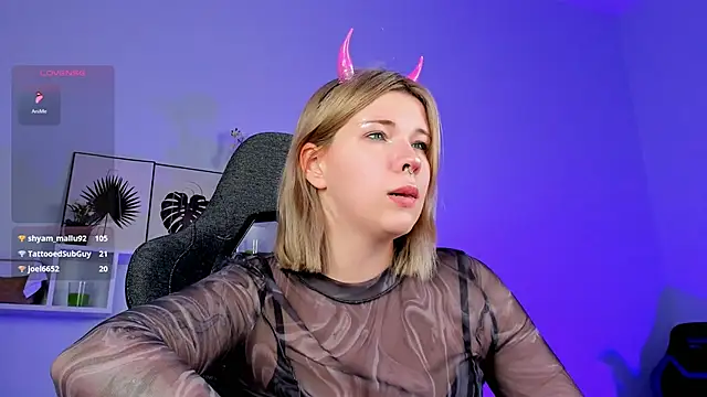 Snapshot of AliceSunday chatting on 12.21.24 AliceSunday online show from 12.21.24