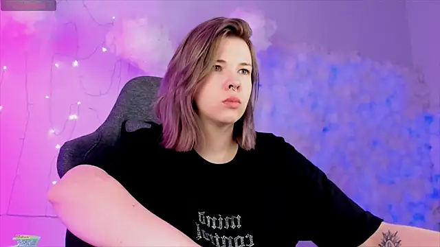 Snapshot of AliceSunday chatting on 01.19.25 AliceSunday online show from 01.19.25