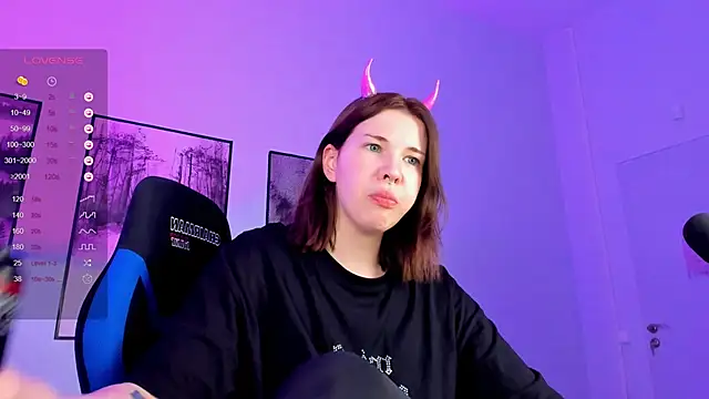 Snapshot of AliceSunday chatting on 01.25.25 AliceSunday online show from 01.25.25