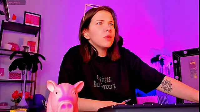 Snapshot of AliceSunday chatting on 01.26.25 AliceSunday online show from 01.26.25