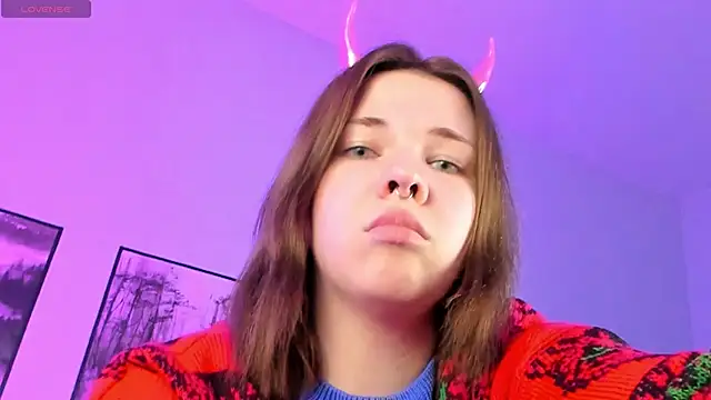 Snapshot of AliceSunday chatting on 02.01.25 AliceSunday online show from 02.01.25