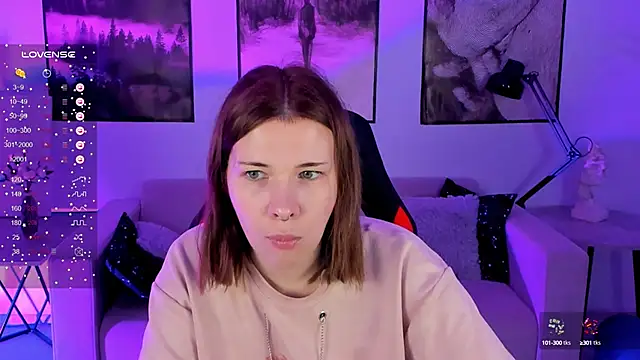 Snapshot of AliceSunday chatting on 02.02.25 AliceSunday online show from 02.02.25