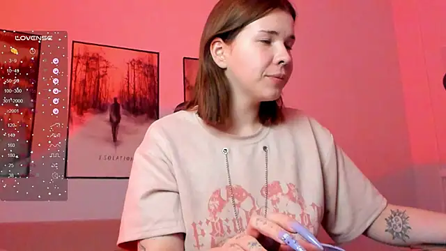 Snapshot of AliceSunday chatting on 02.02.25 AliceSunday online show from 02.02.25