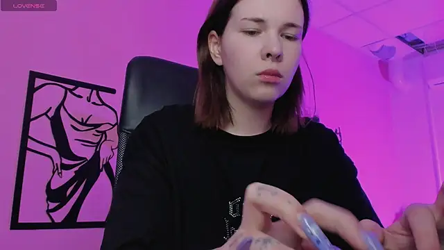 Snapshot of AliceSunday chatting on 02.04.25 AliceSunday online show from 02.04.25