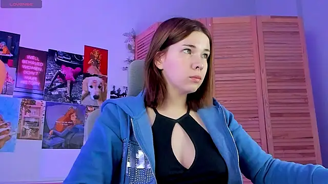 Snapshot of AliceSunday chatting on 02.06.25 AliceSunday online show from 02.06.25