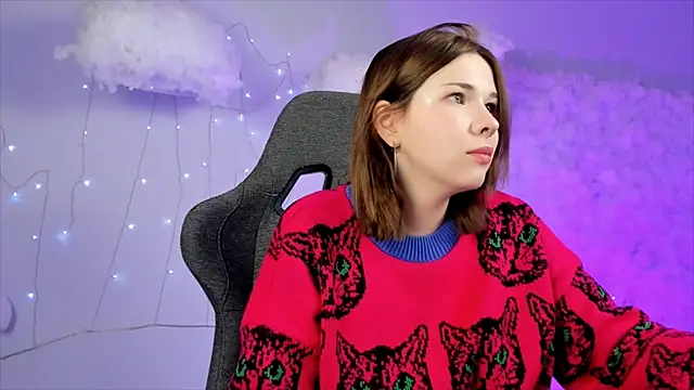 Snapshot of AliceSunday chatting on 02.11.25 AliceSunday online show from 02.11.25