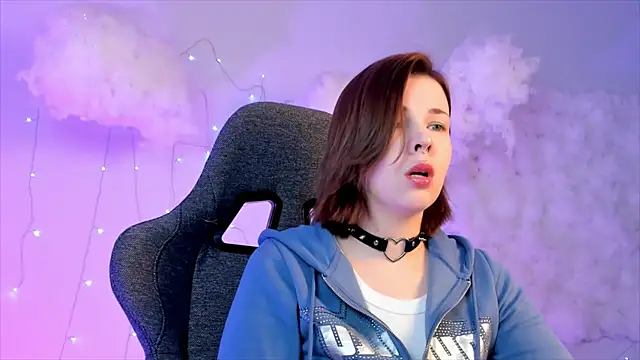 Snapshot of AliceSunday chatting on 02.25.25 AliceSunday online show from 02.25.25