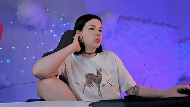 Snapshot of AliceSunday chatting on 03.20.25 AliceSunday online show from 03.20.25