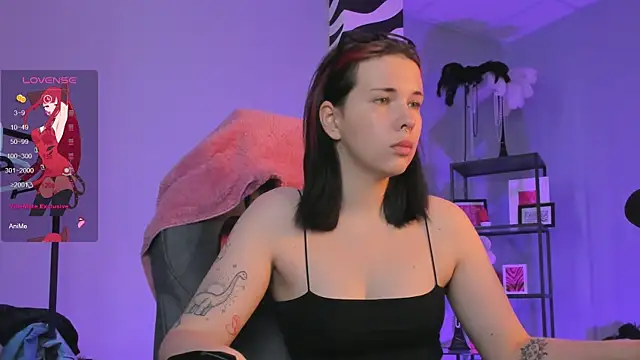 Snapshot of AliceSunday chatting on 09.19.25 AliceSunday online show from 09.19.25