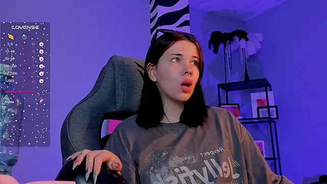 Snapshot of AliceSunday chatting on 09.20.25 AliceSunday online show from 09.20.25