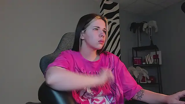 Snapshot of AliceSunday chatting on 12.02.25 AliceSunday online show from 12.02.25