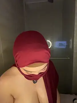 Snapshot of amaal_ chatting on 02.20.26 amaal online show from 02.20.26