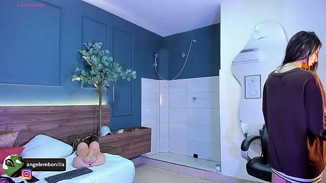 megan morgan01 online show from 10.23.25