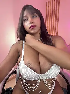MadeleineSanez online show from 04.15.26