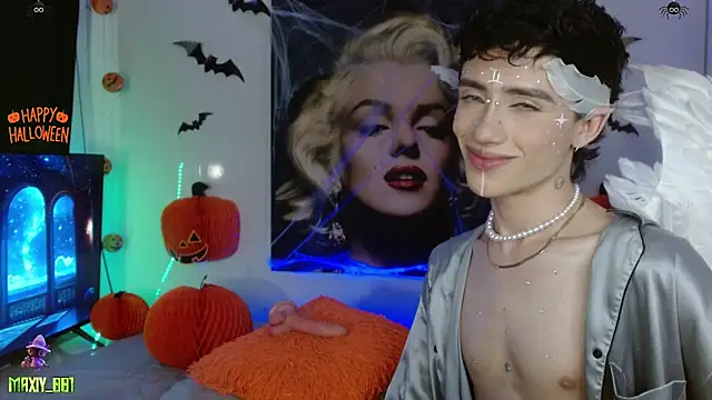 maxiy 001 online show from 10.26.25