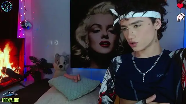 maxiy 001 online show from 04.22.26