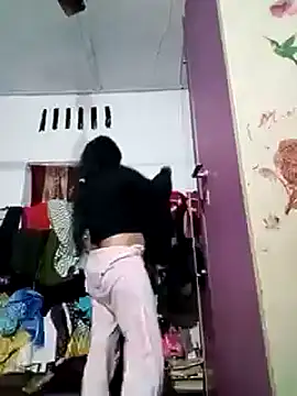 Snapshot of Queen_suman chatting on 01.17.25 Queen suman online show from 01.17.25