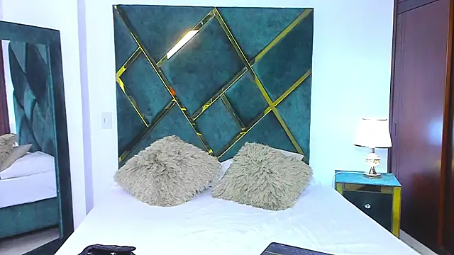 Criss Ariana online show from 02.12.25