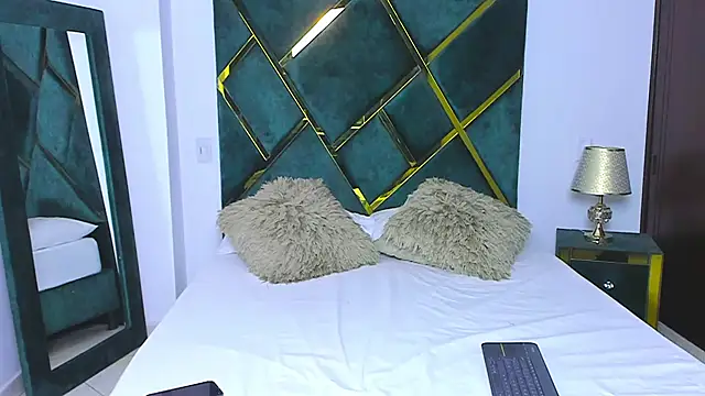 Criss Ariana online show from 02.14.25