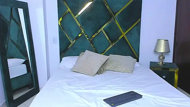 Criss Ariana online show from 02.14.25