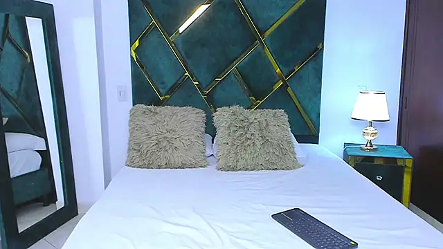 Criss Ariana online show from 02.18.25