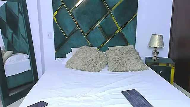 Criss Ariana online show from 02.21.25