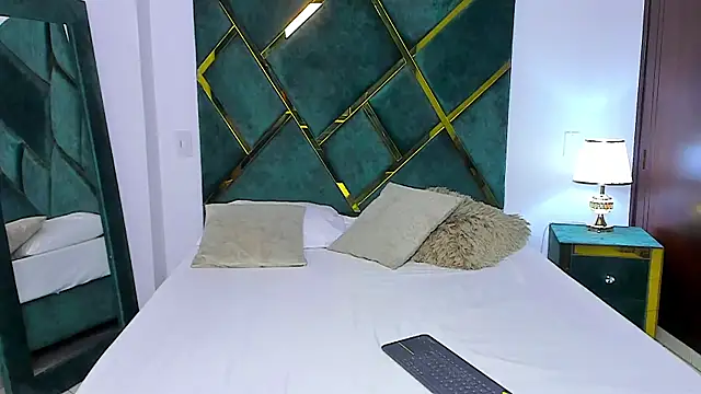 Criss Ariana online show from 02.24.25