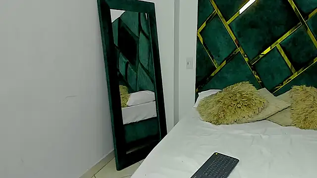 Criss Ariana online show from 02.24.25