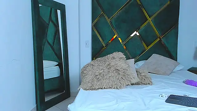 Criss Ariana online show from 03.15.25