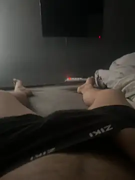 Snapshot of kleinerdixk chatting on 02.11.25 kleinerdixk online show from 02.11.25