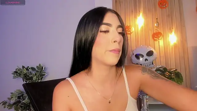 Snapshot of AriRobert_ chatting on 10.17.25 AriRobert online show from 10.17.25