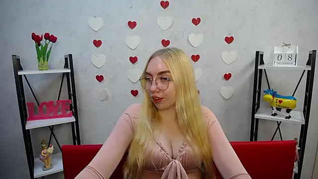 Snapshot of BeatriceFly chatting on 12.08.24 BeatriceFly online show from 12.08.24