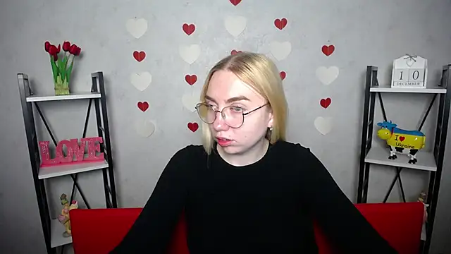 Snapshot of BeatriceFly chatting on 12.11.24 BeatriceFly online show from 12.11.24