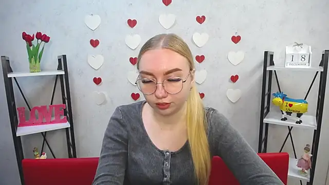 Snapshot of BeatriceFly chatting on 12.18.24 BeatriceFly online show from 12.18.24