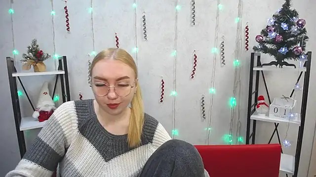 Snapshot of BeatriceFly chatting on 01.03.25 BeatriceFly online show from 01.03.25