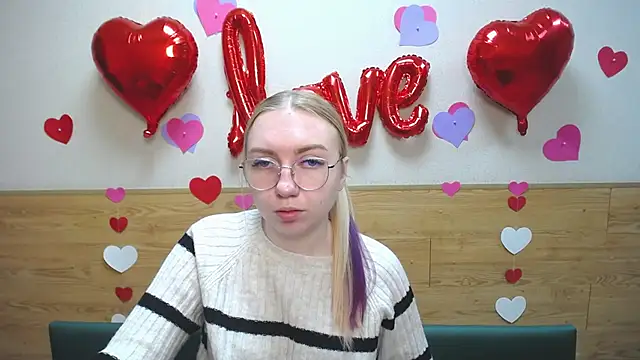 Snapshot of BeatriceFly chatting on 01.26.25 BeatriceFly online show from 01.26.25