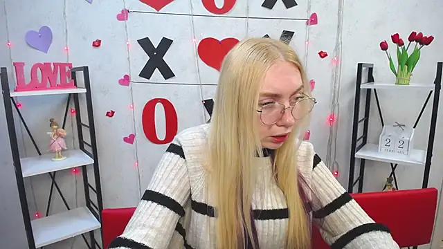 Snapshot of BeatriceFly chatting on 02.22.25 BeatriceFly online show from 02.22.25