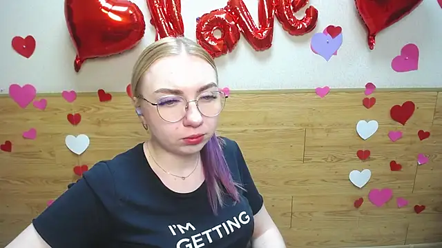 Snapshot of BeatriceFly chatting on 03.16.25 BeatriceFly online show from 03.16.25