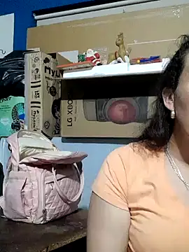 Snapshot of skayhot_ chatting on 12.19.24 skayhot online show from 12.19.24