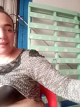 Snapshot of skayhot_ chatting on 12.21.24 skayhot online show from 12.21.24