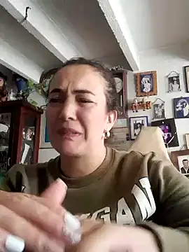 Snapshot of skayhot_ chatting on 01.18.25 skayhot online show from 01.18.25