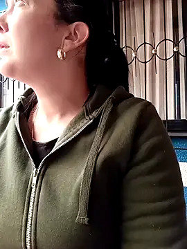 Snapshot of skayhot_ chatting on 02.10.25 skayhot online show from 02.10.25