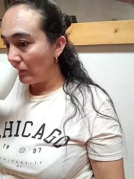 Snapshot of skayhot_ chatting on 11.14.25 skayhot online show from 11.14.25