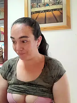 Snapshot of skayhot_ chatting on 11.15.25 skayhot online show from 11.15.25