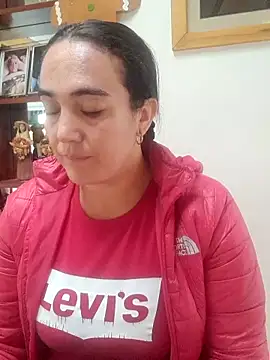 Snapshot of skayhot_ chatting on 11.26.25 skayhot online show from 11.26.25