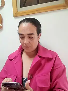 Snapshot of skayhot_ chatting on 11.28.25 skayhot online show from 11.28.25