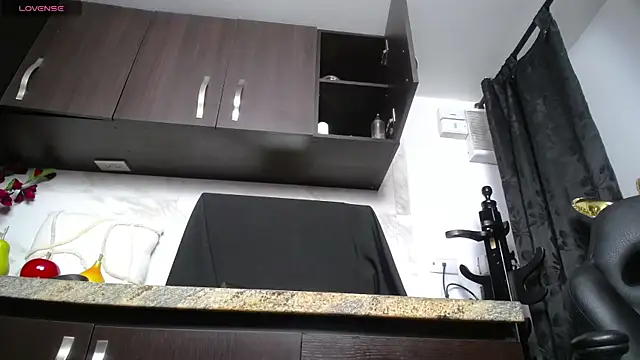 iniyalaboni online show from 10.13.25