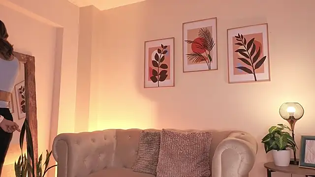 DahianaWalcott online show from 02.23.26