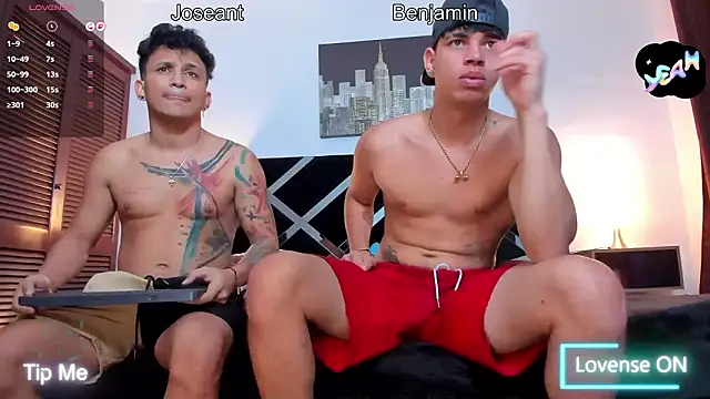 Snapshot of toyboys1 chatting on 03.26.26 toyboys1 online show from 03.26.26